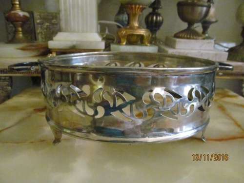 PIERCED METAL!! Vintage Casserole Dish/Pot Stand with Pierced Metal sides and handles