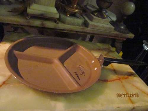 FIELD PAN !! Unused Military Brown Frying Pan with 3 Sections and Bakelite Handle