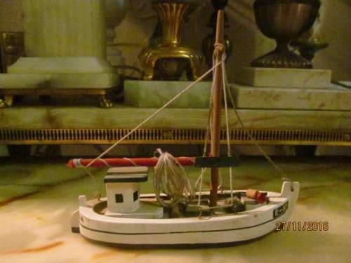 E-57 IDA !! Vintage Model of Fishing Trawler - Wood - Hand Made Boat Model - Detailed