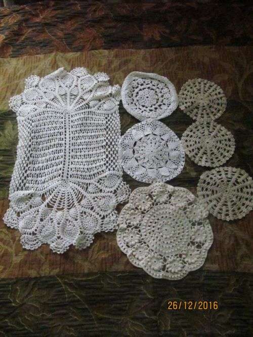 CROCHET LOT !! Lot of SIX Vintage Doilies and 1 Crochet Table Mat - One bid for all 7 items