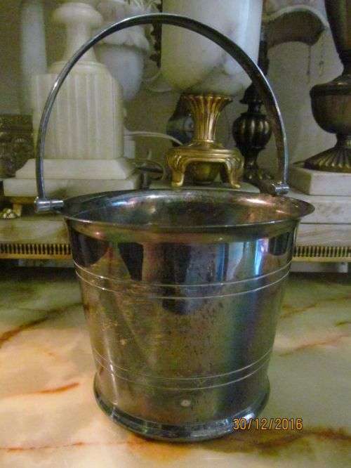 STYLE IN YEOMAN !! Vintage Silver Plated Ice Bucket with Swing Handle