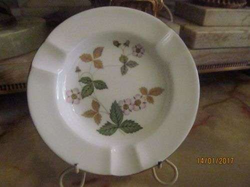 WILD STRAWBERRY !! 1965 Vintage WEDGWOOD Fine Porcelain (Bone China) Ashtray -Wild Strawberry Series