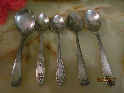ATTRACTIVE DIFFERENCE !! Lot of Five Different Vintage Silver Plated Spoons