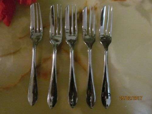 PASTRY & CAKE !! Lot of Five Collectable Silver Plated Pastry/Cake Forks all AS NEW