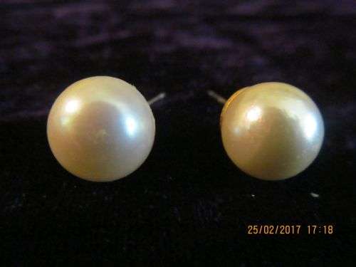 LADIES !! Lot of Six Pairs of Fashionable Faux Pearl Earrings- 4 Pairs possibly Genuine