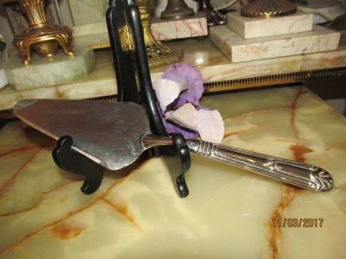 ROYAL FLUTE !! Vintage Silver Plated Cake/Pastry Lifter with Royal Flute Pattern