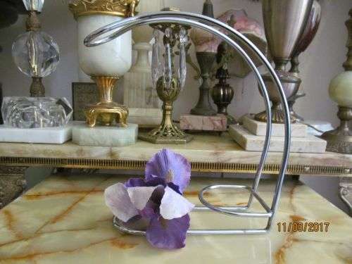 CRADLE OF MANKIND !!  Chromed Metal Wire Wine Bottle Cradle/Holder