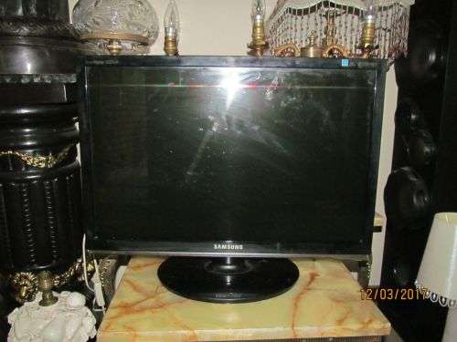 SAMSUNG 21" !! Flatscreen Samsung SyncMaster 2253GW High Def Monitor - 2MS 10000:1