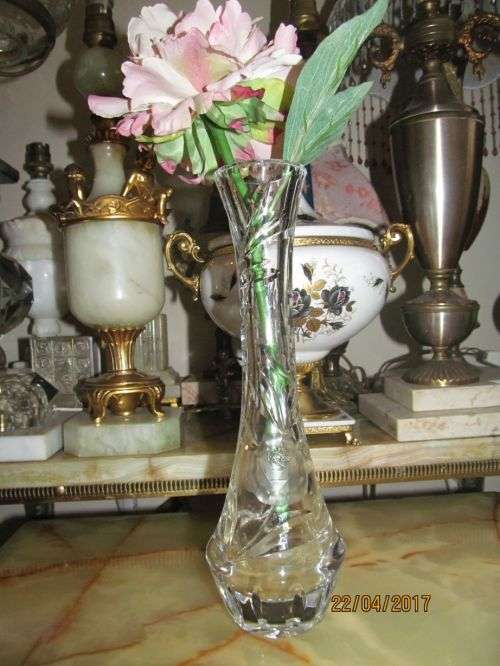 AH LA MAGNIFIQUE !! Vintage Lead Crystal Slender Style Rose Cut Floral Vase