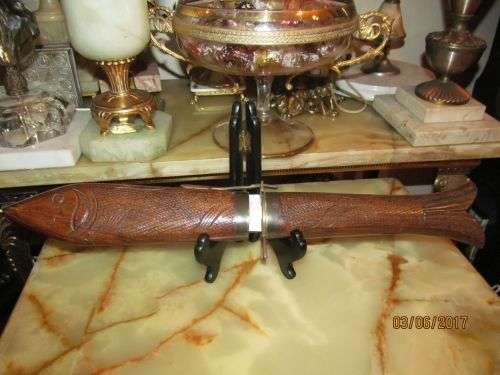 CARVED DIVIDE !! Hand Carved Vintage Carving Set Within Fish Case - Impressive Collectable