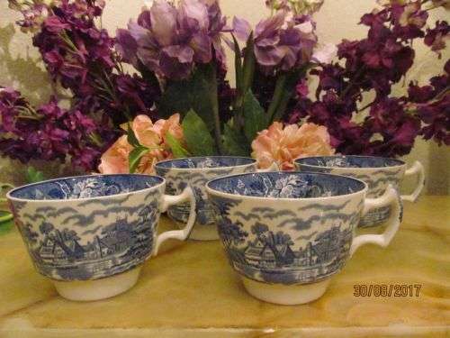 WOODS !! Set of Four Vintage Porcelain Woods Blue Willow Teacups