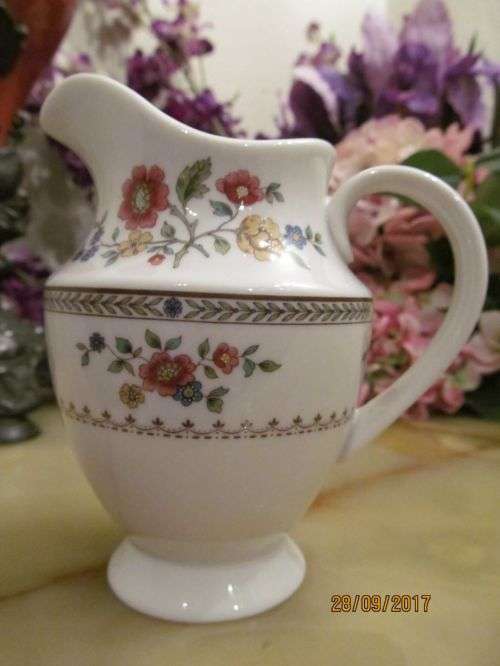 KINGSWOOD !! Vintage 1976 Royal Doulton "Kingswood" Fine Porcelain Creamer