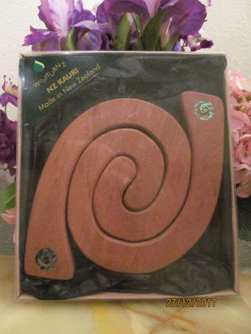 KAURI !! Pair of New Collectable Interlocking NZ Kauri Wood Trivets/Table Mats - Paua Shell Inlay