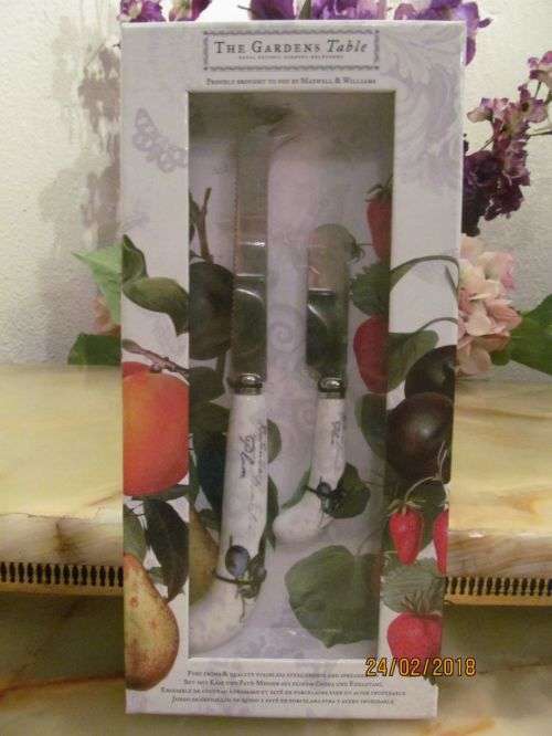MAXWELL WILLIAMS !! Contemporary Set - The Garden Table Fine Porcelain & Stainless Cutlery