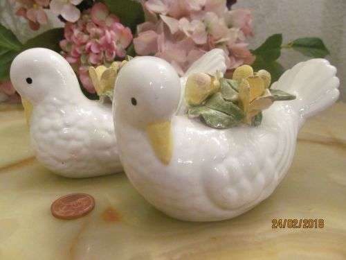 DOVES OF WINTER !! Vintage Pair of Fine Porcelain Dove Figurines with Capodimonte Style Flowers