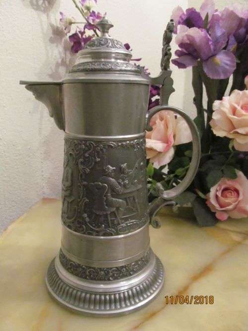 FEIN ZINN !! Large Vintage German Pewter Beer Tankard with Elaborate Raised Detail