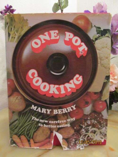 HARDCOVER BOOK !! One Pot Cooking - Mary Berry  1978 1st Ed
