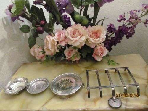 LEFT OF ELSEWHERE !! Vintage Lot of Silver Plate - 2 Trivets & 2 Sweets / Bon Bon Dishes