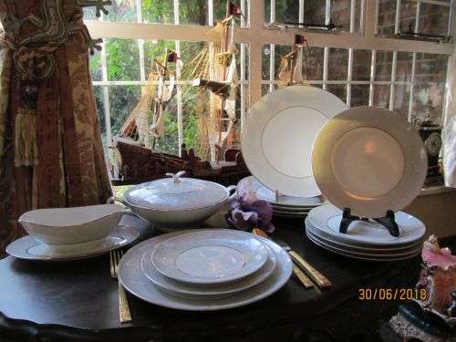 DAMASK TOO !! Vintage 1955-1973 Noritake Japan Porcelain Set - 19 Items - Damask 5698 Pattern
