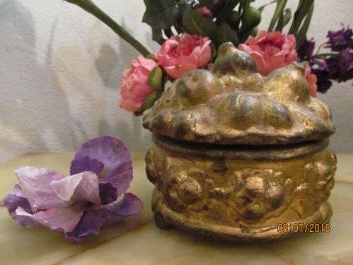 ITALIAN GOLD !! Large Vintage Italian Baroque Style Ceramic Jewellery Box - Tri Footed