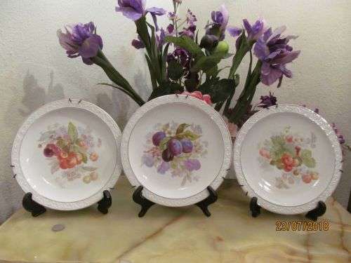 ORCHARDS PROMISE !! Vintage Lot/Set of Three Decorative Fine Porcelain Wall/Cabinet Plates