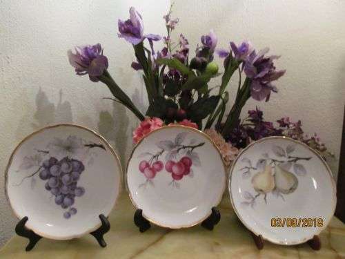 HUTSCHENREUTHER !! Vintage Lot of Three 1920's-30's Collectable Fine Porcelain Decorative Plates