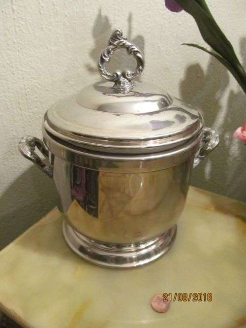 EPICALLY ONEIDA !! Large Vintage Silver Plated Oneida OL USA Ice Bucket with Borosilicate Liner