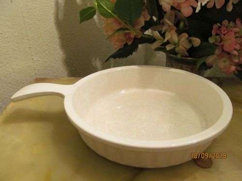 OVEN or MICRO !! Vintage Japanese Ceramic Pie Dish / Pan with Handle - 24CM