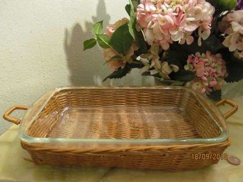 GLASBAKE USA !! Vintage Glasbake 78 USA Clear Glass Casserole Dish in Wicker Basket with Handles