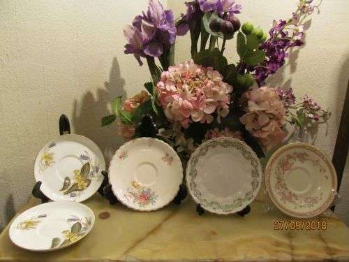 ALL THE BEST !! Vintage Lot of Fine Porcelain Items - Tea Plate & Four Saucers