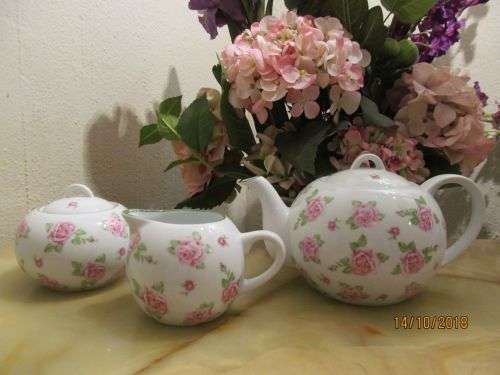WIESENTHAL !! Vintage Lot/Set of German Wiesenthal Porzellan Teapot, Creamer & Sugar Bowl