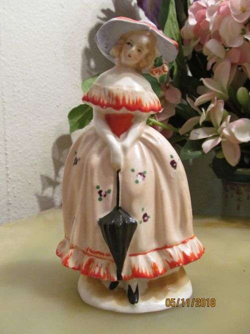 PARASOL MAIDEN !! Vintage Fine Porcelain Continental Figurine / Statue - Victorian