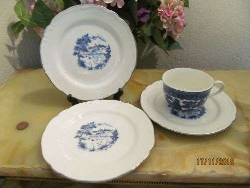 ORACLE WILLOW !! Vintage Lot of Japanese Flow Blue Willow Tea Cup and 3 Porcelain Plates