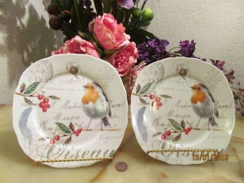 EASY LIFE 4 !! Lot/Set of Two Collectable Italian Nostalgie Dora Papis Design Porcelain Cake Plates