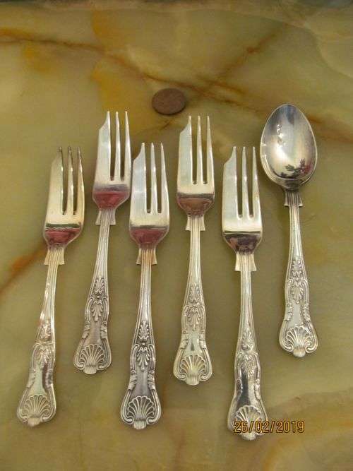 KINGS OF SHEFFIELD !! Vintage Lot of 5 Identical Silver Plated Cake/Pastry Forks & Teaspoon - Kings
