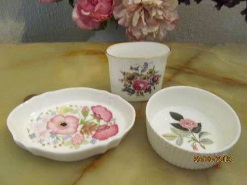 WEDGWOOD/WORCESTER !! Vintage Lot of Three Fine Porcelain Items - Floral