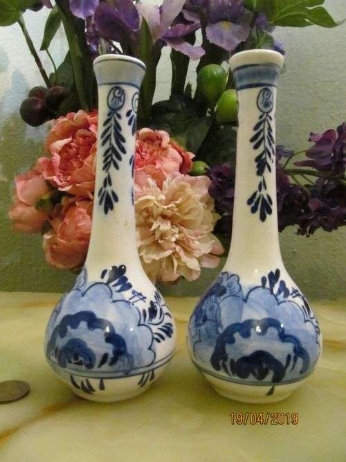 ELWECO !! Vintage Lot/Pair of Elweco Ceramic Hand Painted Delft Blue Vases