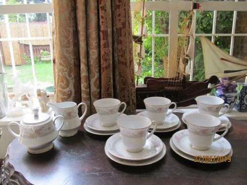 LEGENDARY !! Vintage 1983-1988 Legendary by Noritake Fine Porcelain Set - Dream Street Pattern - 17