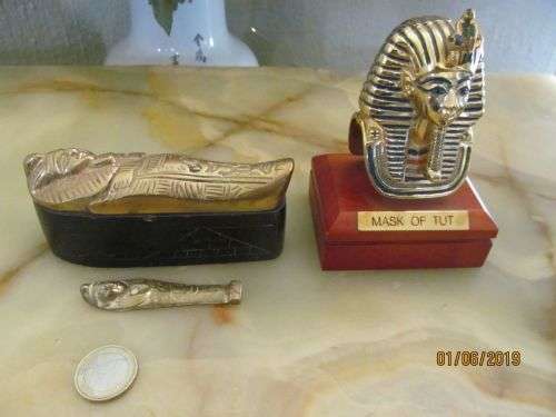 ALONG THE NILE !! Vintage Lot of Brass & Wood Tutankhamun Mask & Sarcophagus with Mummy