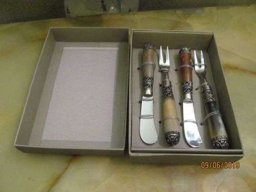 MABIBUCH !! Contemporary Lot/Set of Genuine Horn Handle Pate/Cheese Knives & Forks