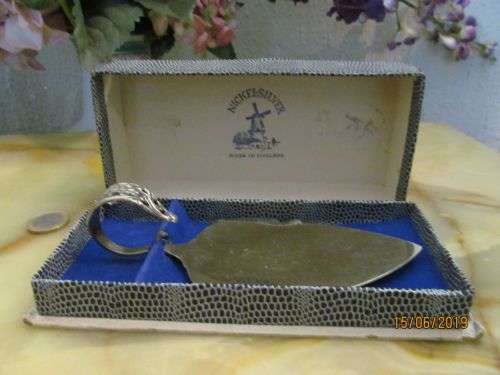 PARISIENNE LACE !! Vintage Dutch Nickel Silver Cake Lifter with Original Presentation Box