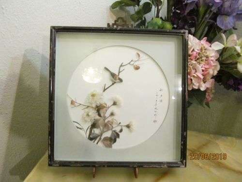 PLUMAGE !! Vintage Box Framed 3D Japanese Feather Art Bird Perched on Floral Branch - Signed