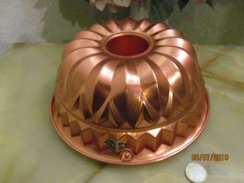 BRIGHT COPPER !! Contemporary Collectable Bright Coppered Bundt Cake/Jelly Mold