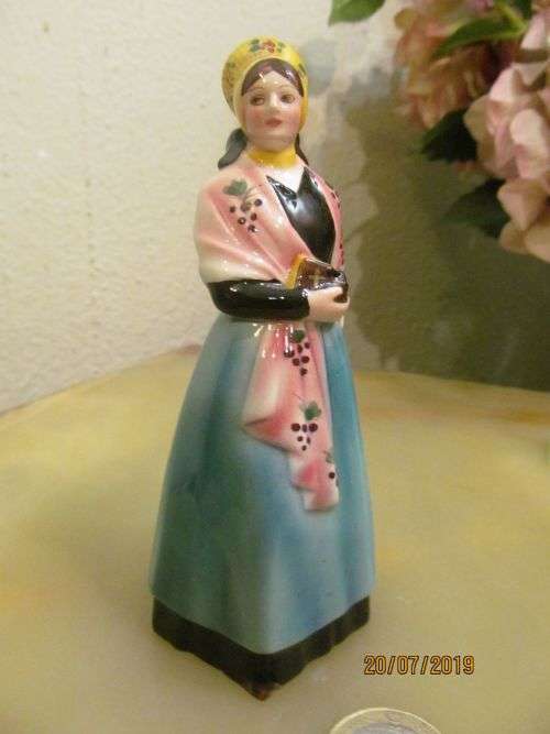 ROYAL BELVEDERE !! Vintage 1930's Royal Belvedere Vienna Austrian Fine Porcelain Figurine - Dakon