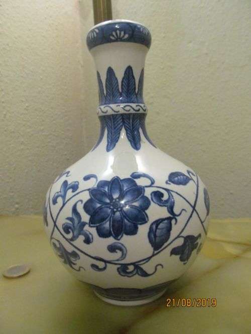 UNDERGLAZE BLUE !! Vintage 1970's Oriental Fine Porcelain Vase in the Jingdezhen Style