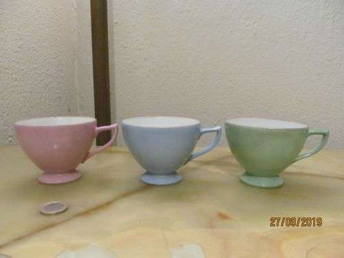 PARAMOUNT !! Vintage Lot/Set of Three Harlequin Paramount China Fine Porcelain Tea Cups