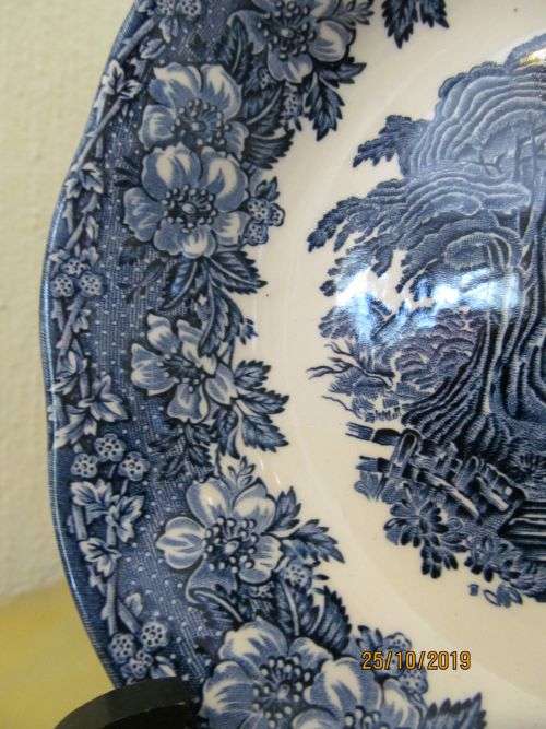 WEDGWOOD !! Vintage 1965-1980 Enoch Wedgwood Hand Engraved "Woodland" Pattern Bowl