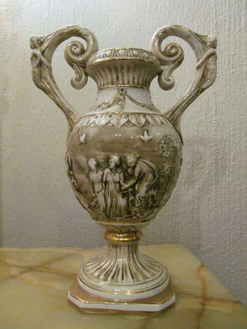 CAPODIMONTE !! Vintage 1960-70's Fine Porcelain R.Capodimonte Di Morra Assunta Mantle Vase