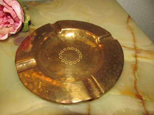 BRASSWARE !! Vintage Hand Made Hammered Metal Solid Brass Ashtray