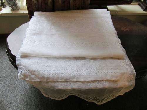 FLORAL VALANCE !! Vintage White Lace Valance/Pelmet Curtain - Floral & Scroll Patterning